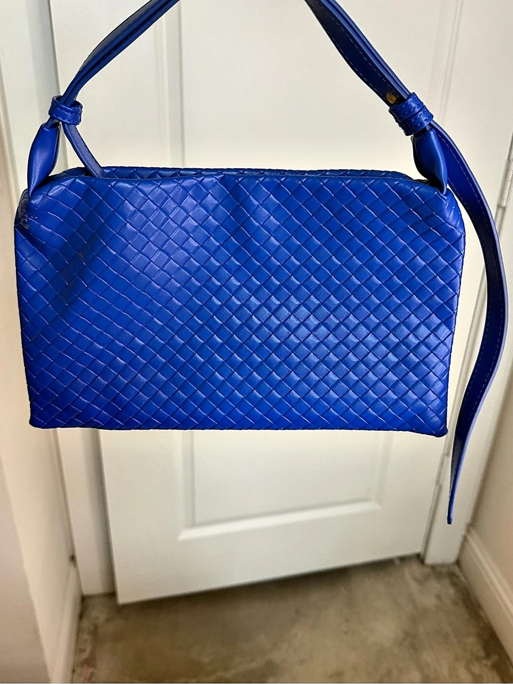 Woven Shoulder Bag in Blue